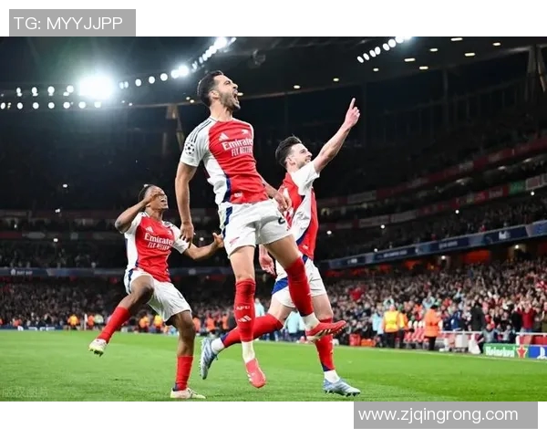 大学生足球队球星进球后激情庆祝瞬间点燃全场氛围引爆校园热情