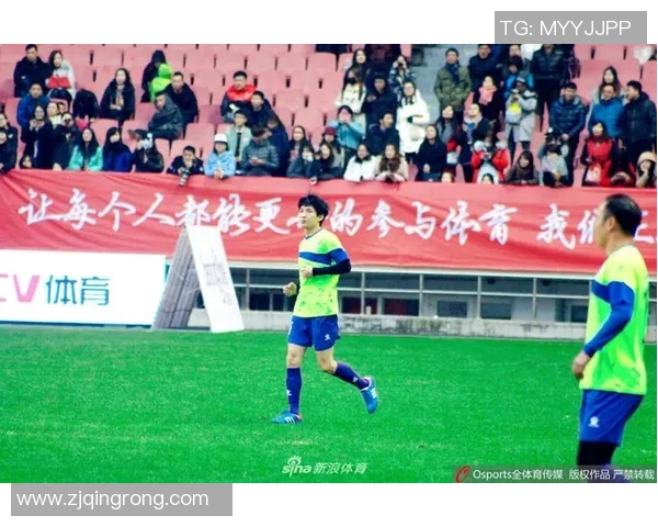 街头采访足球明星 揭开他们不为人知的真实生活与足球背后的故事